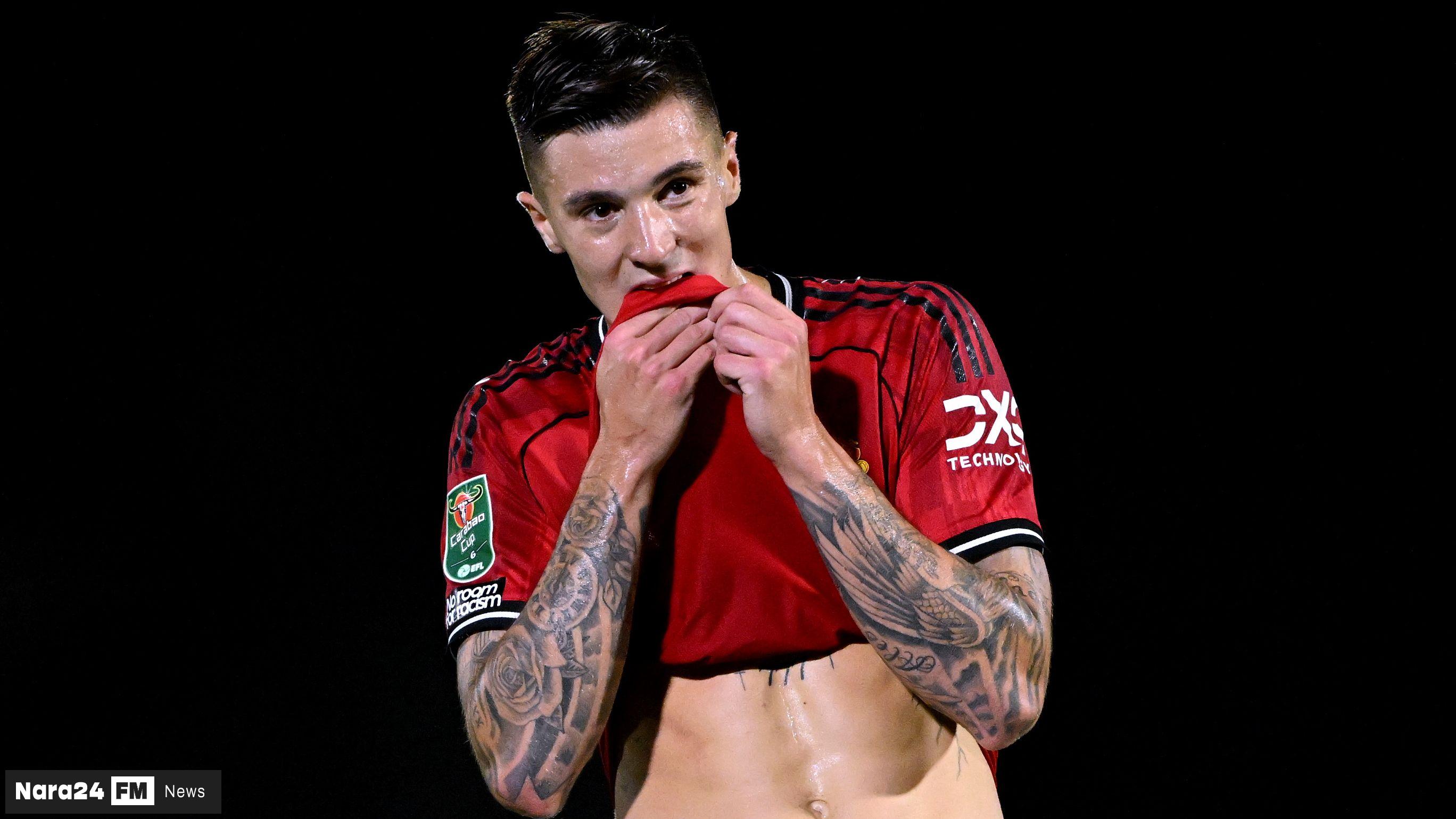 Fans Slam Benjamin Sesko as 'Worse Signing Than Antony' After Disappointing Derby Debut
