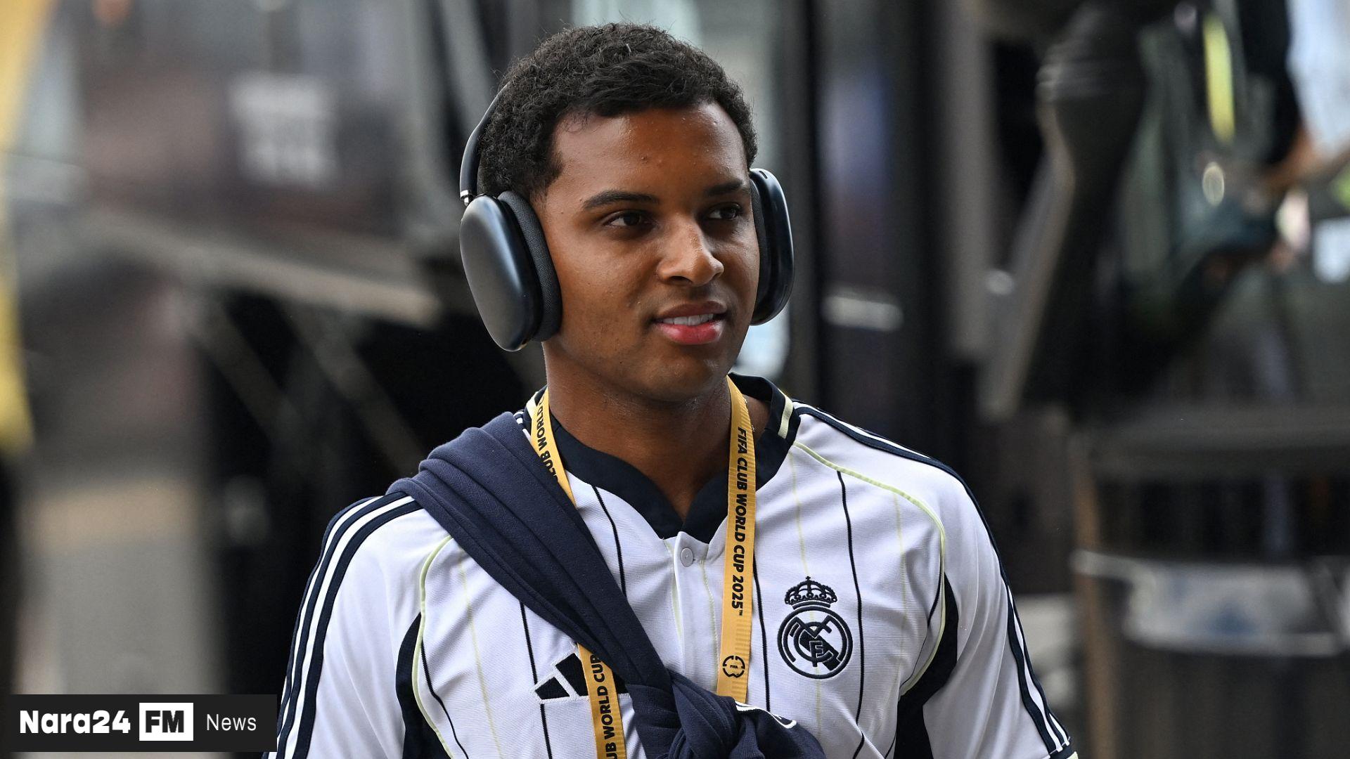 Rodrygo's Agent in Talks with Premier League Clubs: Brazilian Winger's Future Under Scrutiny