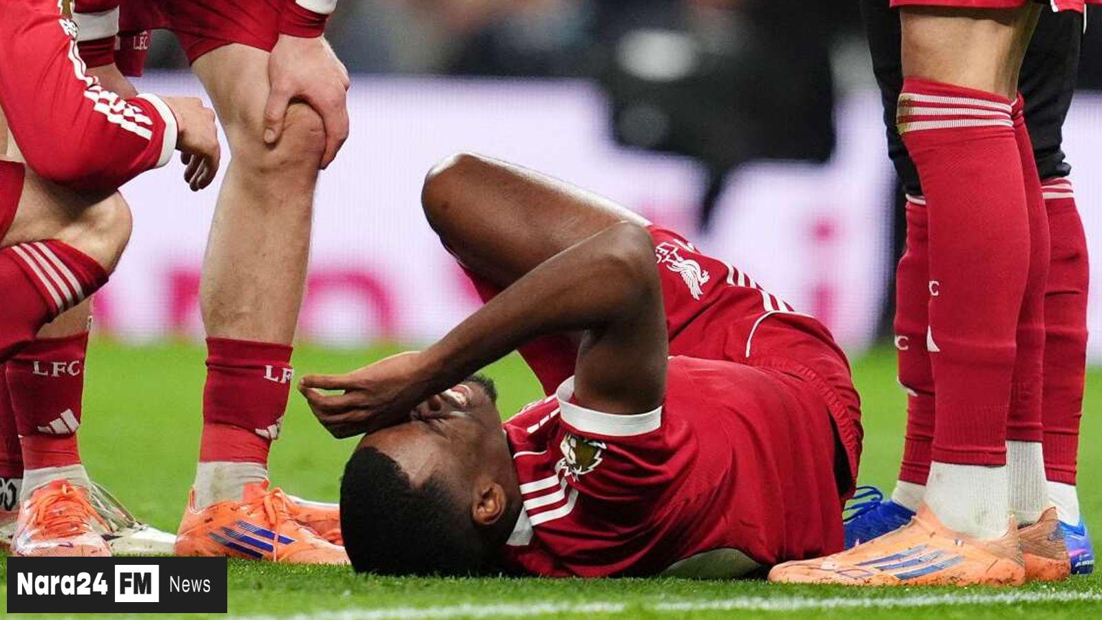 Liverpool's Isak Faces Lengthy Sideline After Fracture in Spurs Clash