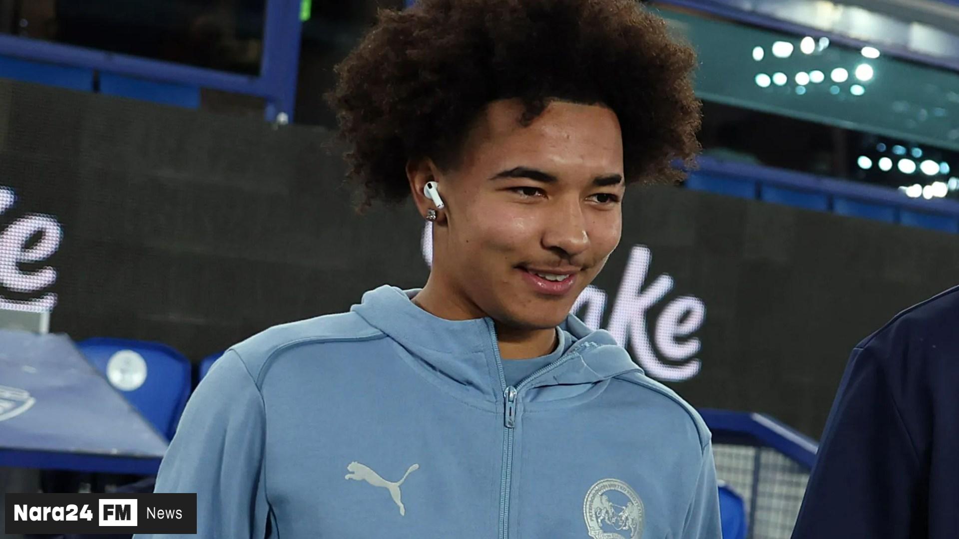 Historic Family Tie: Man Utd Legend and Son Set for Championship First at Ipswich Town