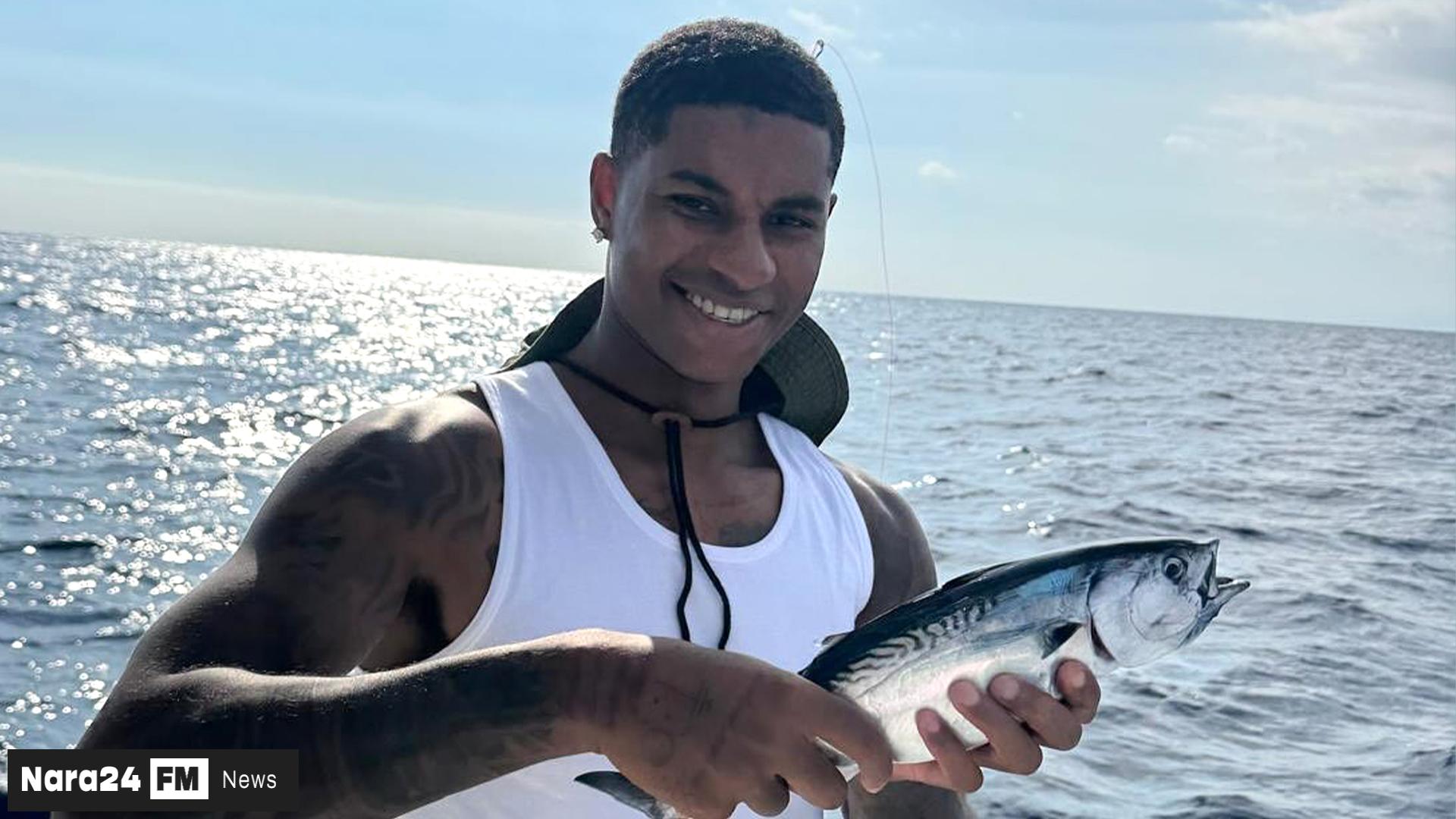 Marcus Rashford Finds Serenity on a Barcelona Yacht During Downtime